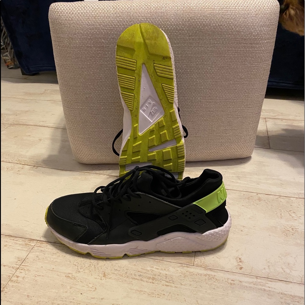 Men’s Black and Green Huarache Nike Air Sneakers